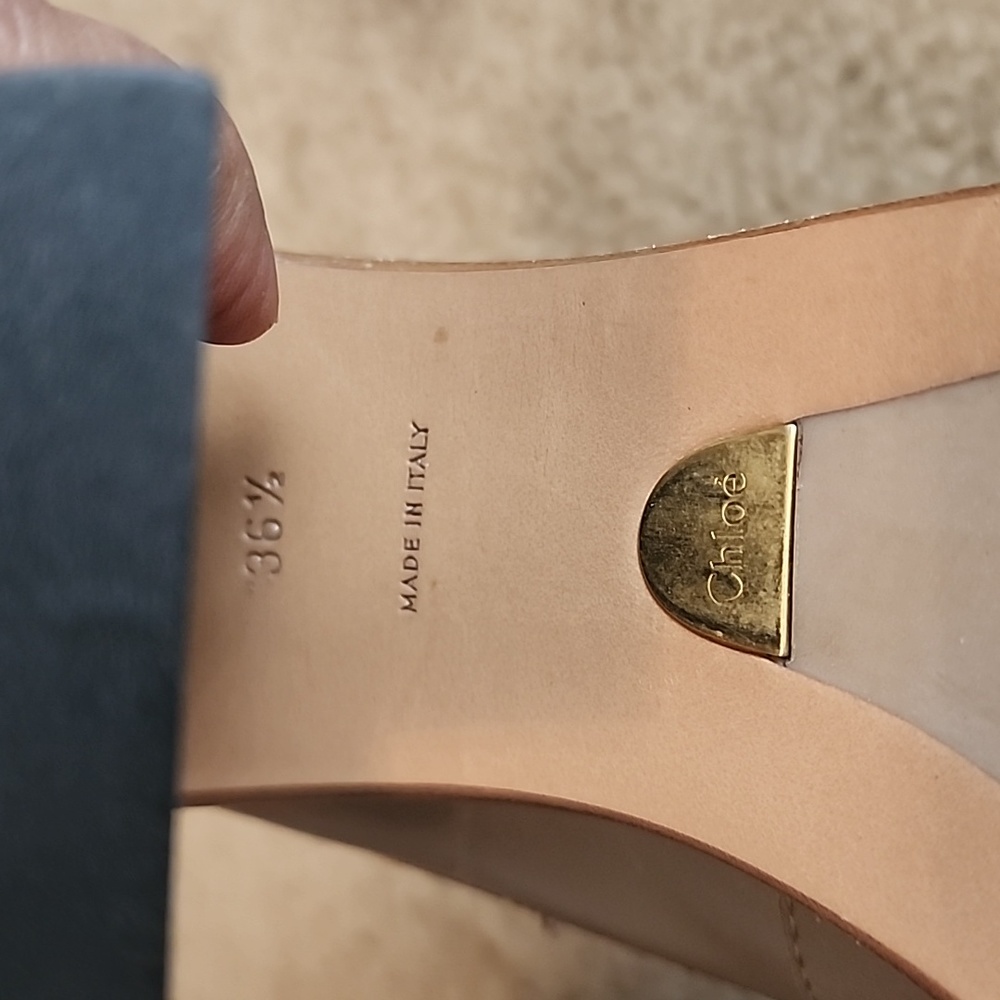 Chloe Leather Pumps - Picture 15 of 16